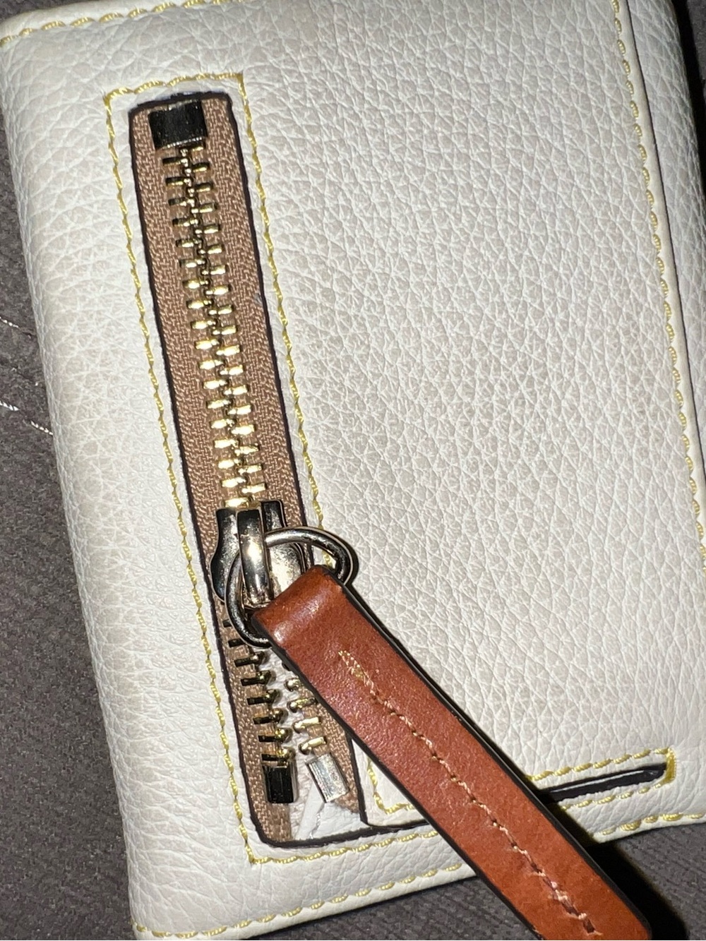 Dooney & Bourke White Pebbled Leather Trifold Wallet with Brown Logo Patch - Picture 2 of 4